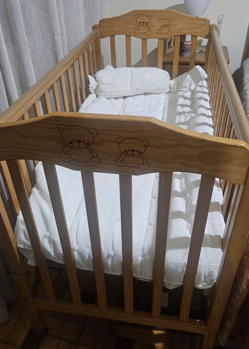 Cama com colchão para bebé