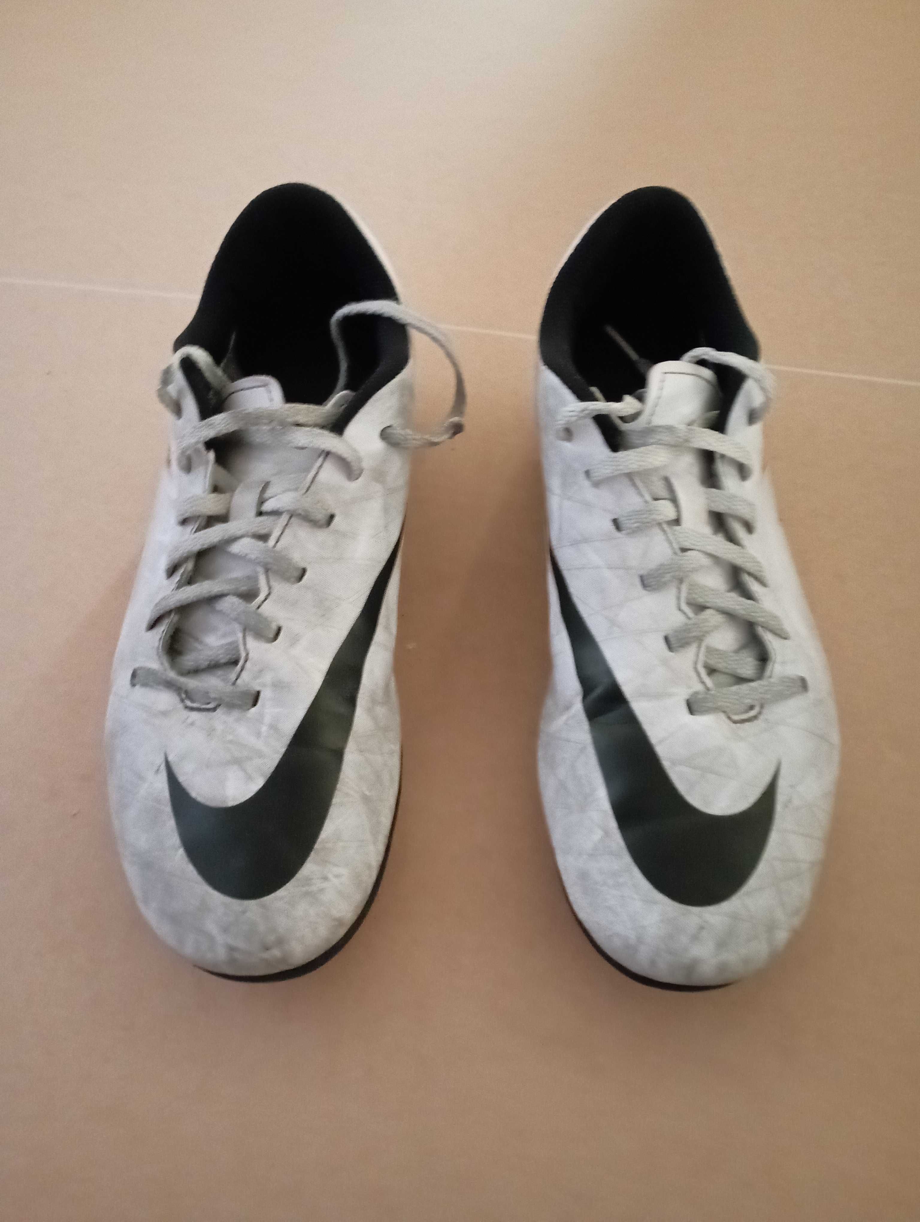 Chuteiras futebol Nike HyperVenom - Tamanho 37