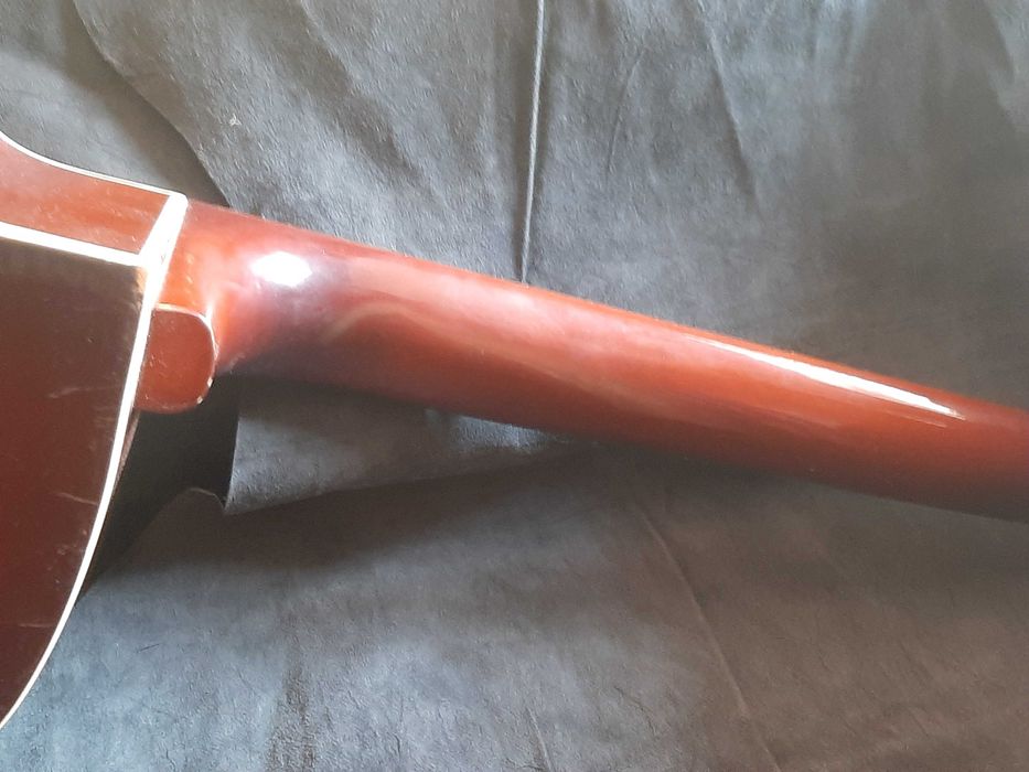 Гитара шесть струн  Renome