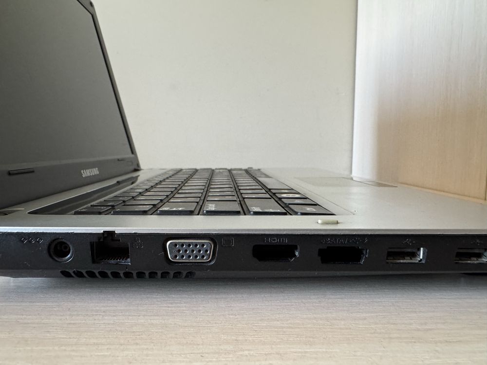 Ноутбук Samsung RV410  в гарному стані