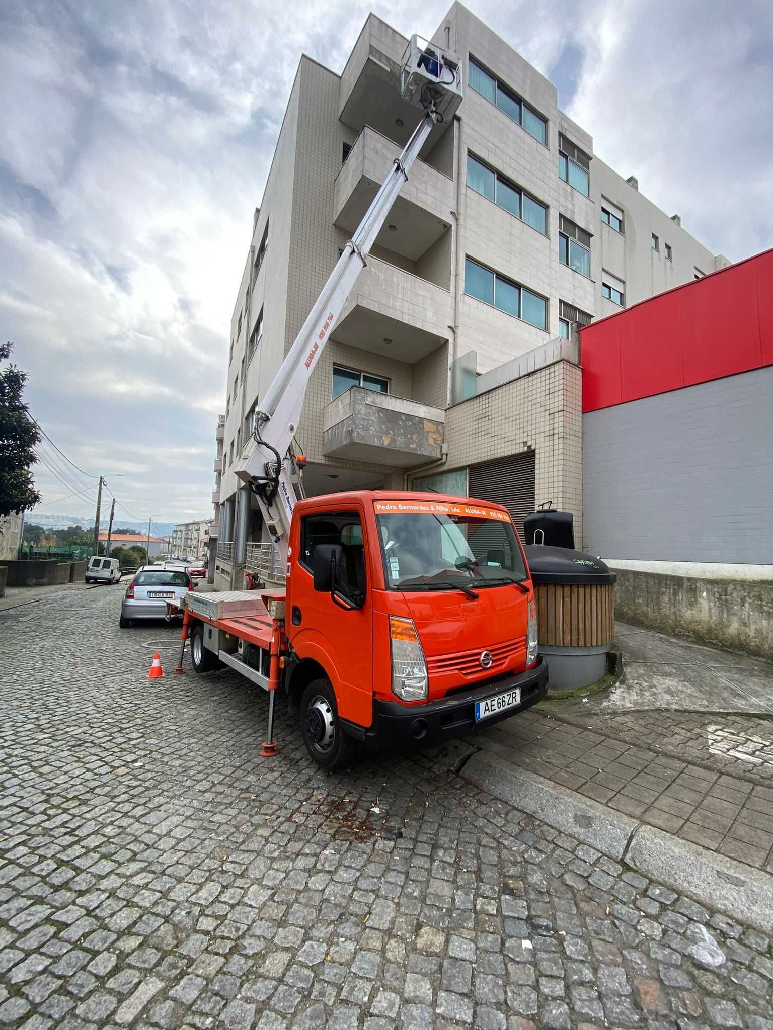 Aluga-se Carrinha Grua de 16/20 metros com cesta para vários serviços