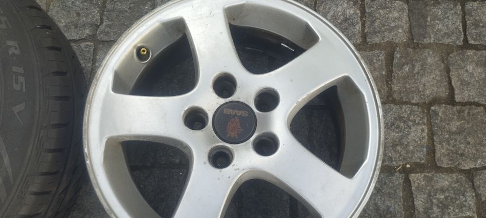 4 jantes 15 saab com 2 pneus  Mabor novos