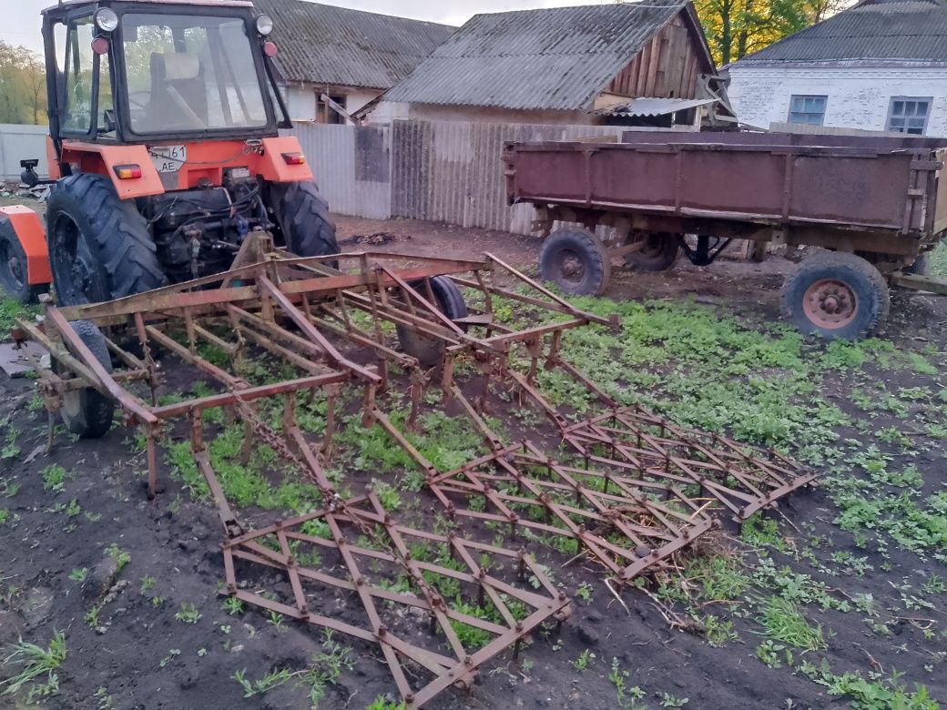 Трактор МТЗ приціп та укомплектована борона!