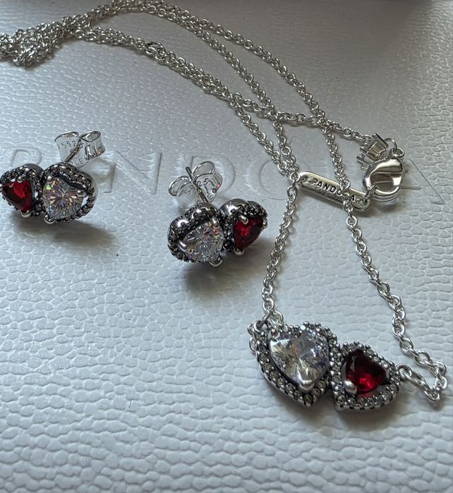 Komplet biżuterii Pandora naszyjnik i kolczyki z serduszkami