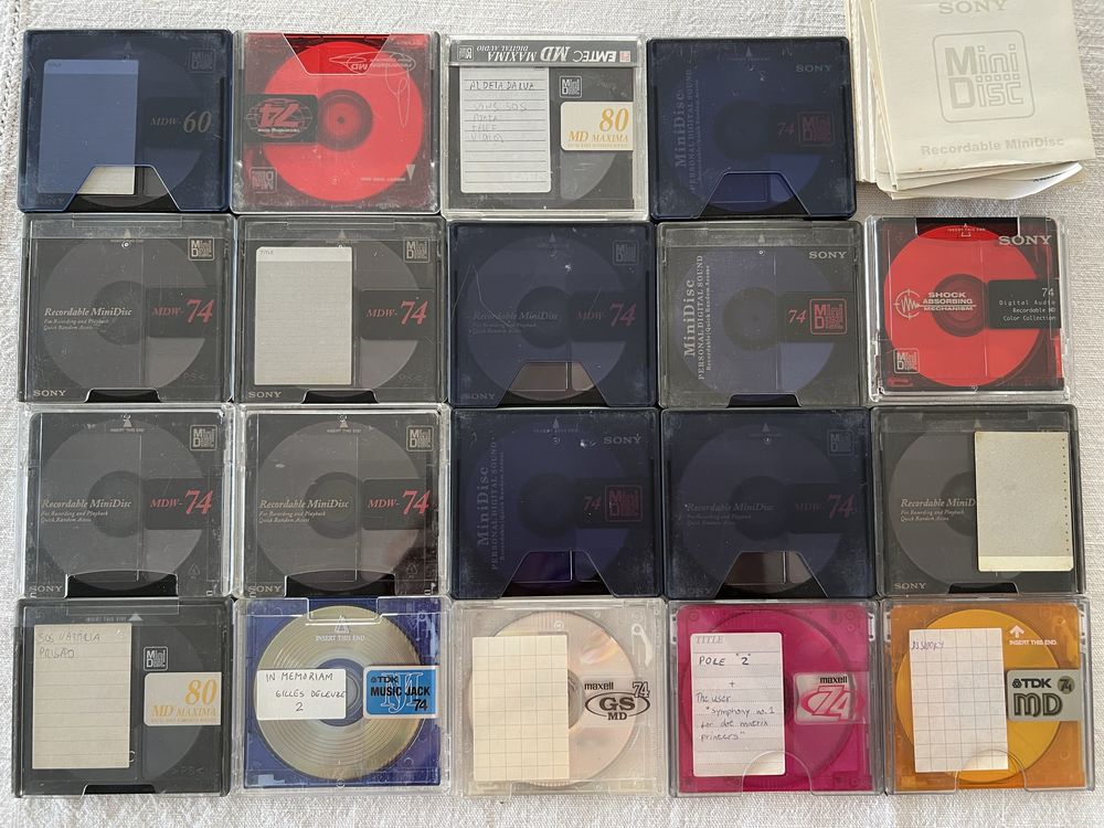 19 mini disc MDs gravados