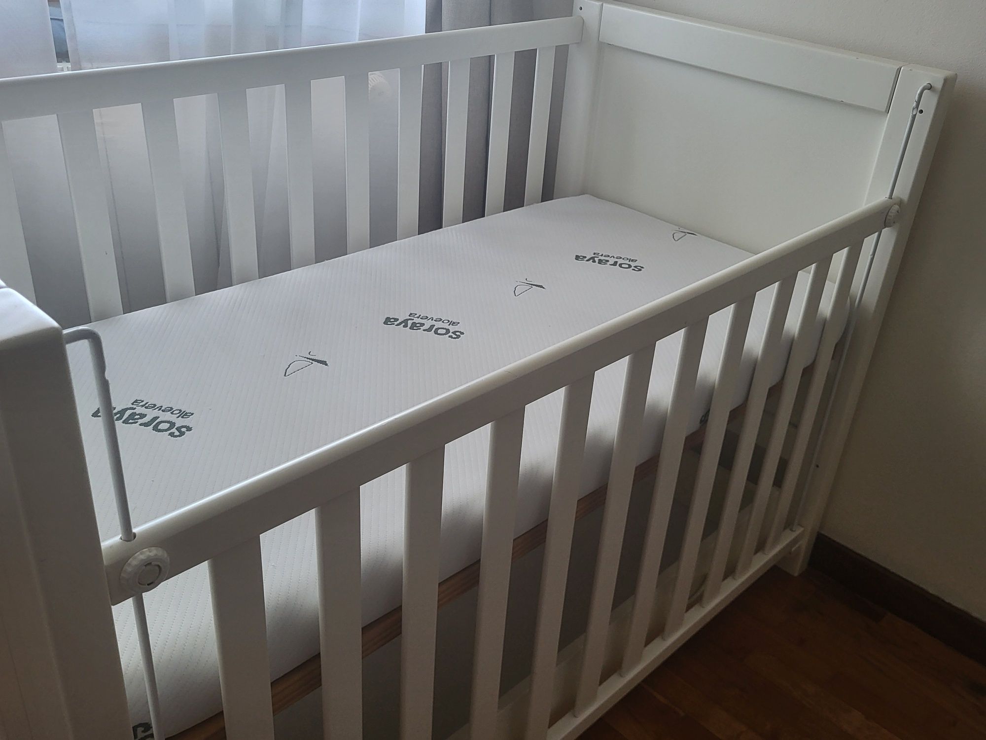 Berço/ cama de grades com oferta colchão