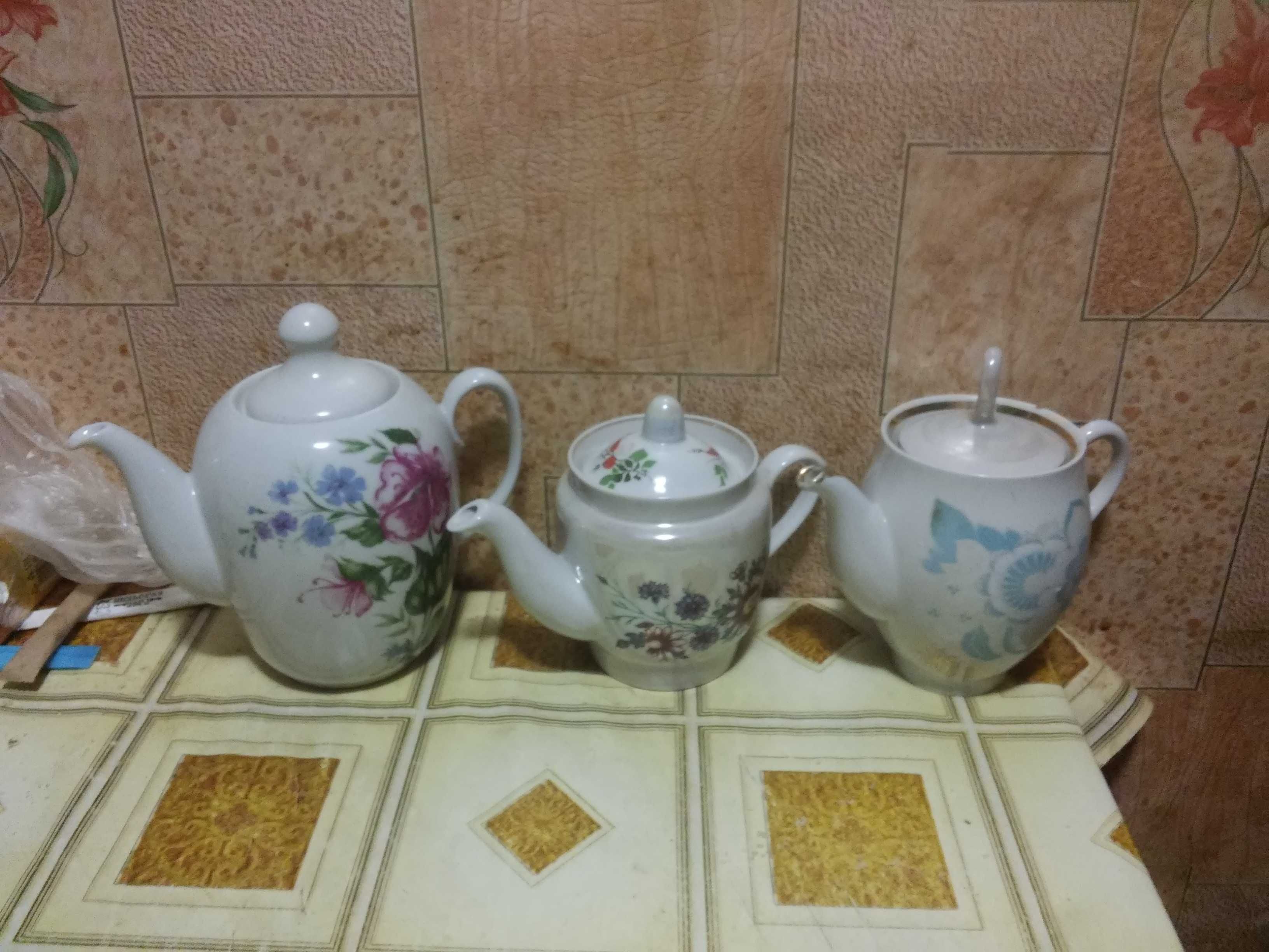 Продам фарфоровые чайники и сервизы