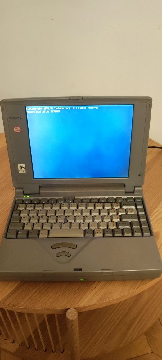 Stary laptop retro Toshiba T2130CS