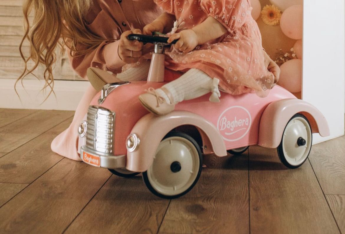 Autko Baghera jeździk retro odpychacz vintage design speedster pink