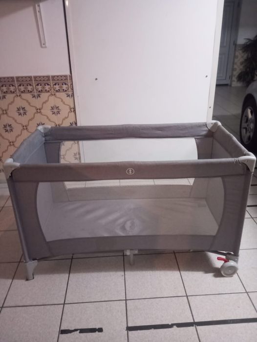 Cama de viagem s/colchão