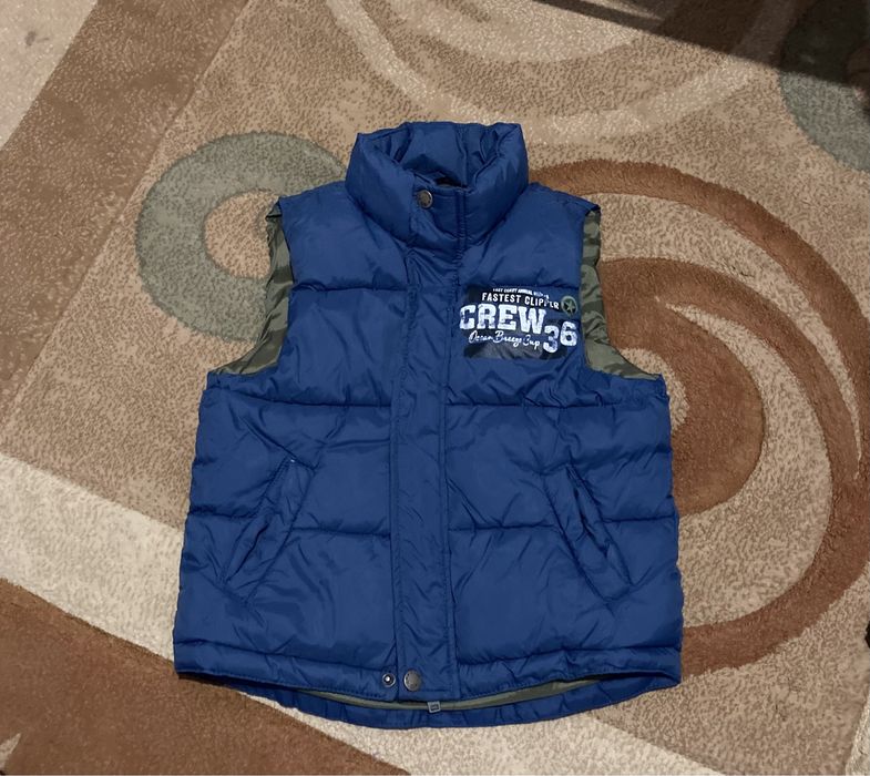 Демисезонная жилетка на мальчика 5-6л