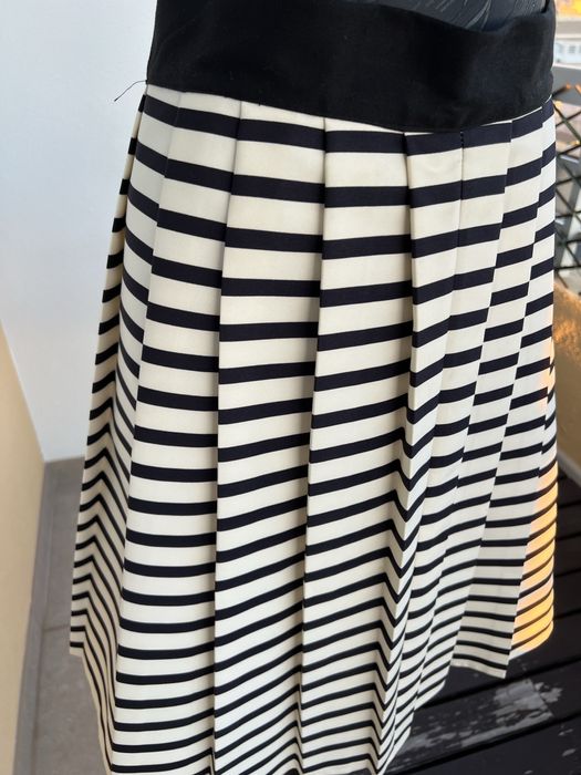 Saia listrada. Elegante.