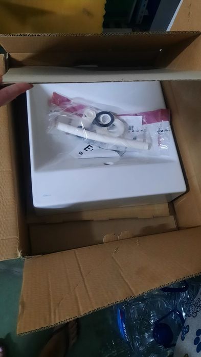 2 lavatórios Sanitana