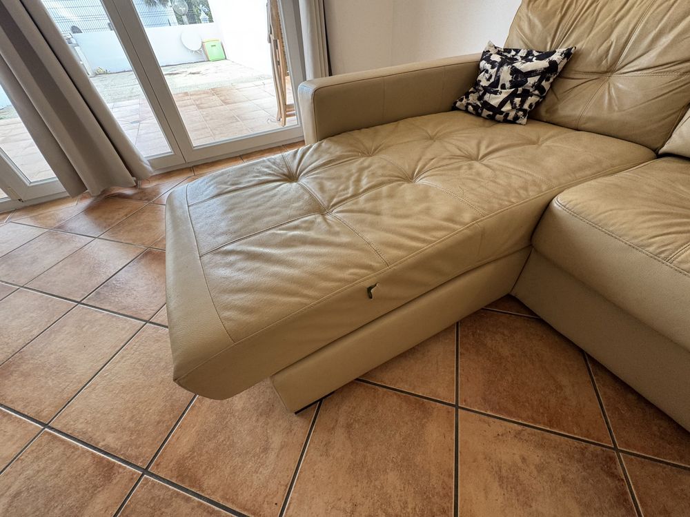 Sofa cama com chaise long faux leather bege