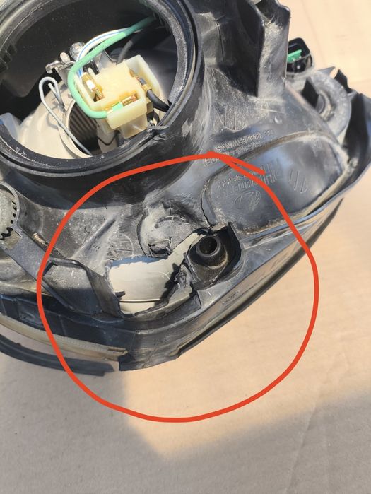 Lampa przednia 92102-2XXX HYUNDAI TUSCON 2008  komplet prawa/lewa