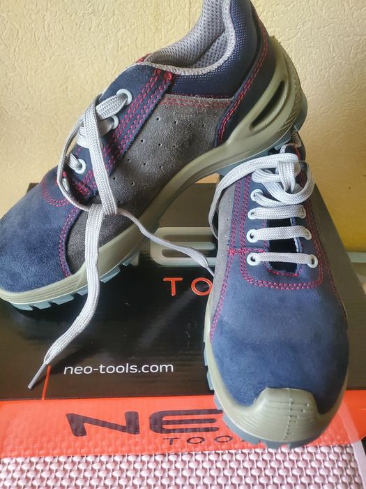 Кросівки захисні NEO Tools 43 розмір із захисною пластиною