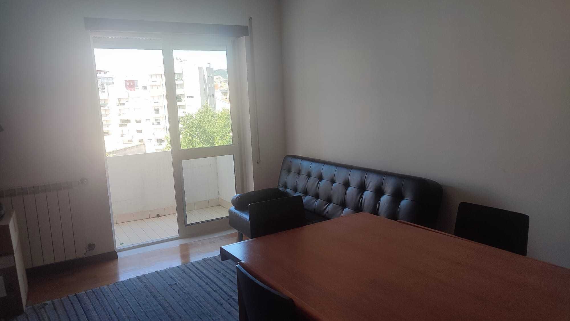 1-2 quartos vagos para estudantes (f/m) - Apartamento T3 Coimbra