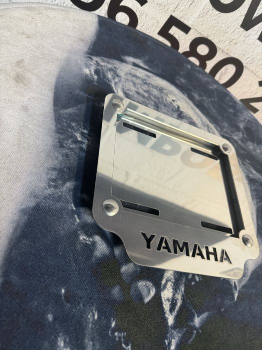 Ramka Pod  TABLICĘ REJESTRACYJNĄ - Yamaha  Metalowa