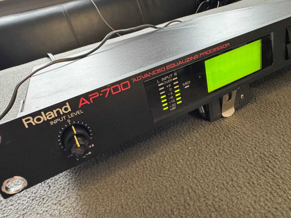 Cyfrowy estradowy korektor audio equalizer ROLAND AP-700 digital AES