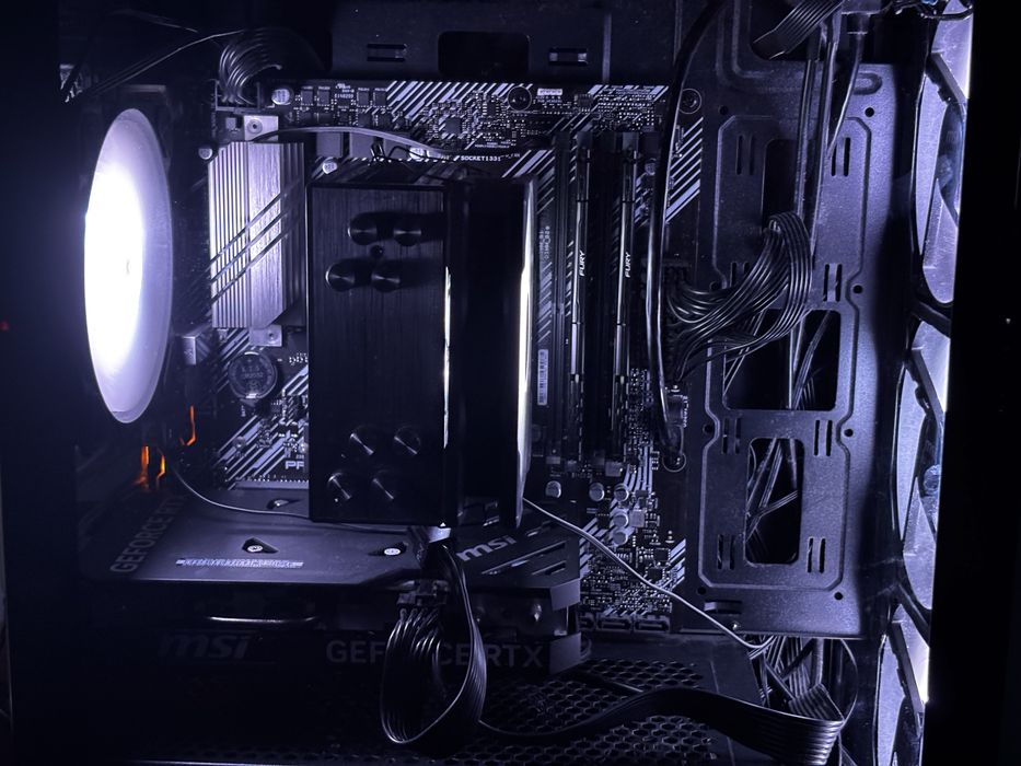 ПК 7 5700X3D / RTX 4060 Ti + Монитор 180Hz + Клавиатура + Мышь