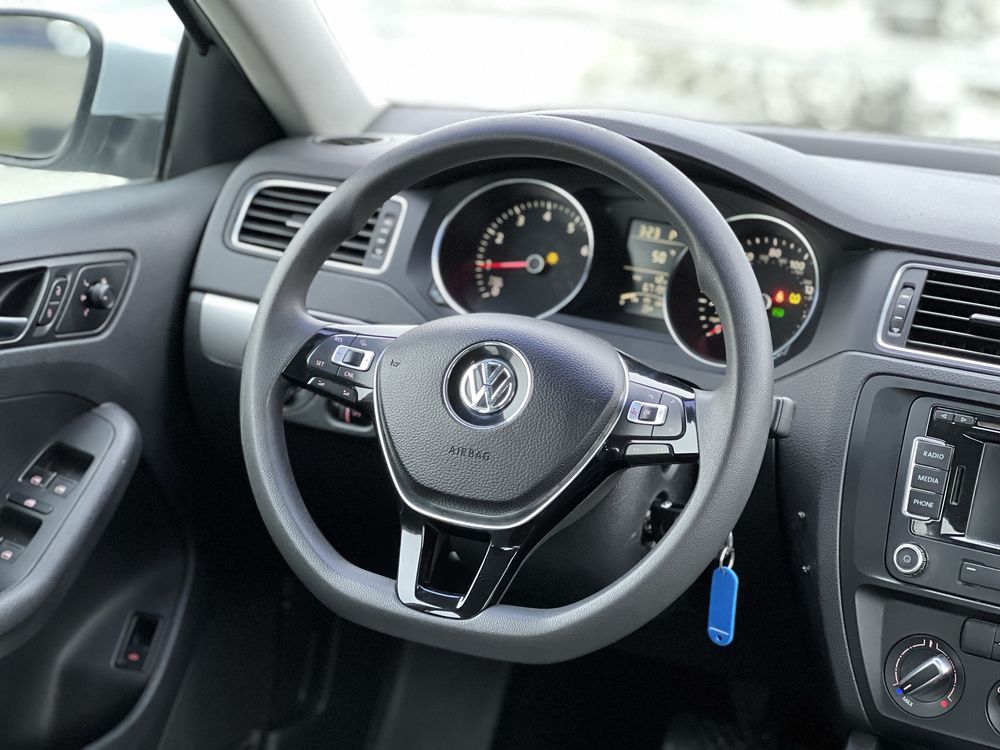 Volkswagen Jetta 2016p.