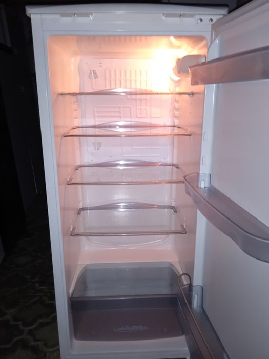 Холодильник на продаж