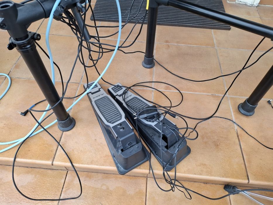 Sprzedam elektroniczną perkusję ALESIS DM LITE KIT, wzmacniacz Fender