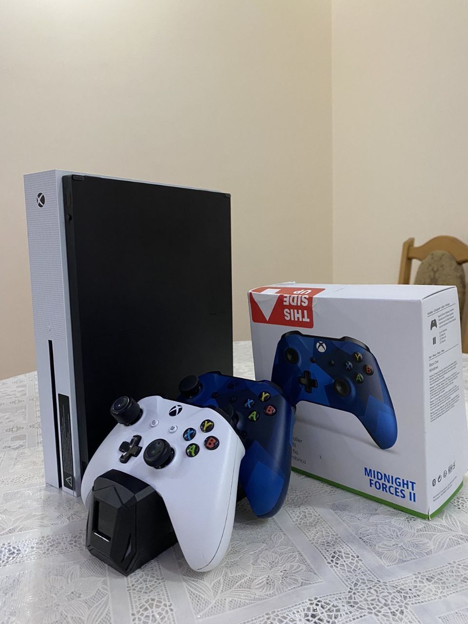 Xbox one S - 2 Геймпада + Док-станція