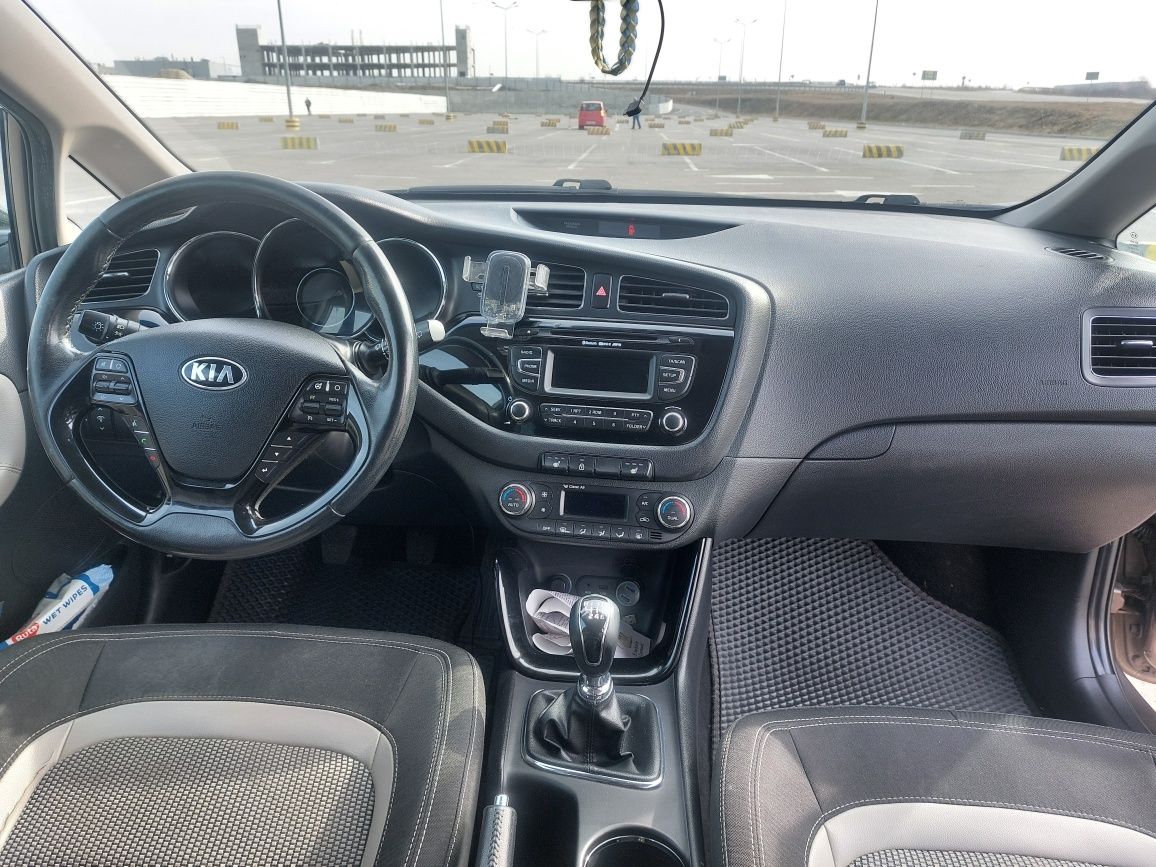 Kia ceed 2013 1.6d.