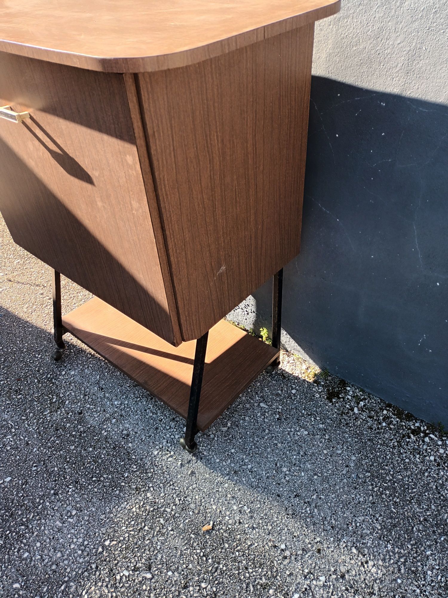 Mesa de televisão e bar vintage