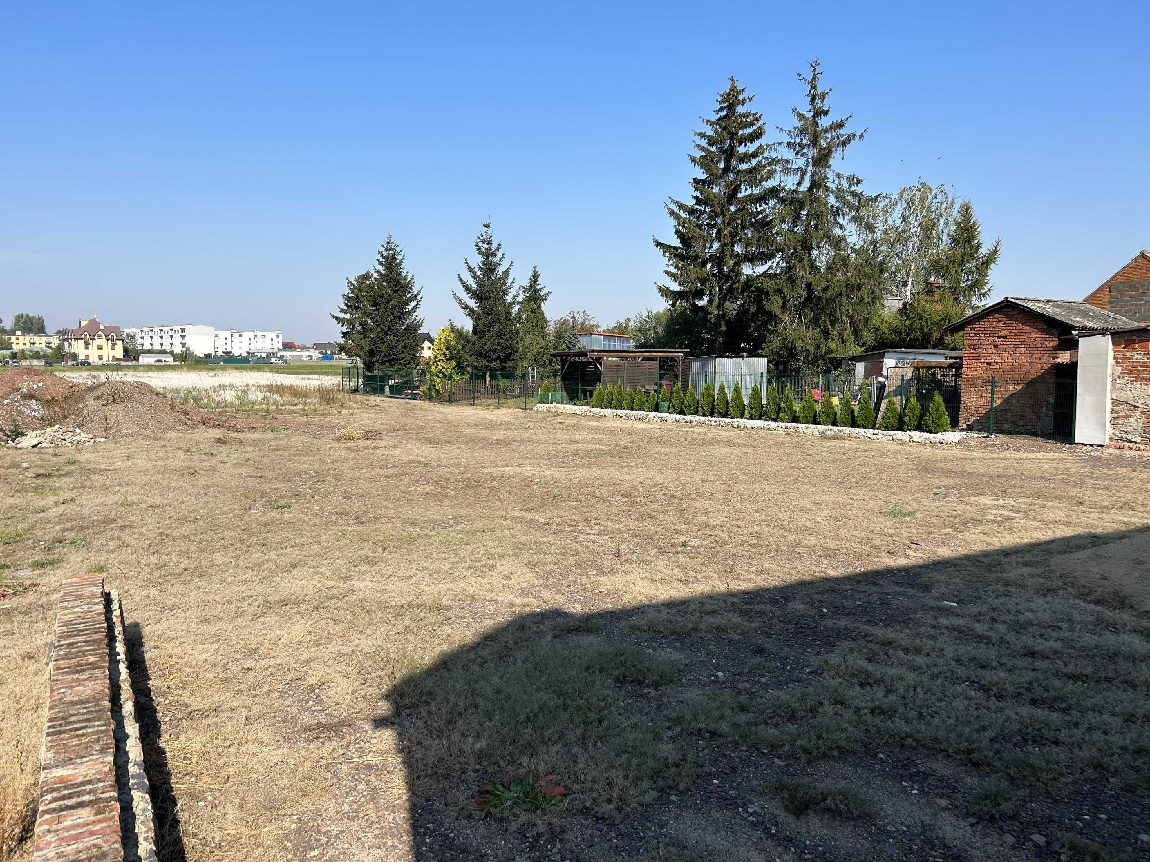 Wynajmę teren ok. 1000m² w Strzałkowie (centrum)