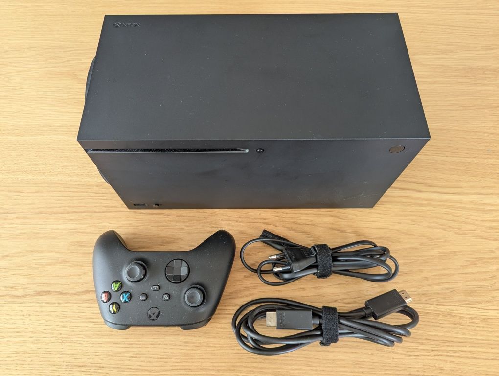 Konsola Xbox Series X + Akcesoria
