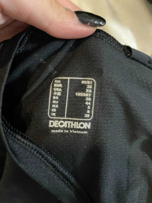 Top desportivo pouco uso preta.