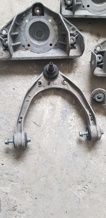 Ричаг передній,Volkswagen touareg,Audi Q7.Крошнтейни верхні,зад речаг