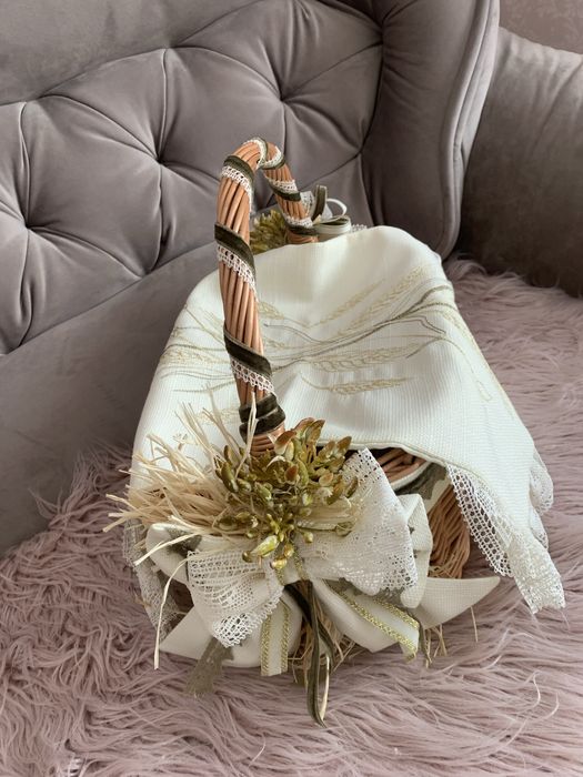 Великодній кошик з рушничком