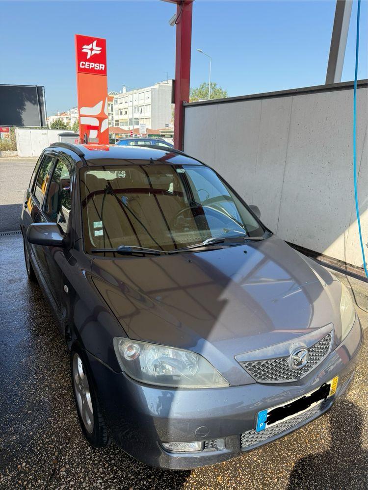 Carro Mazda 2