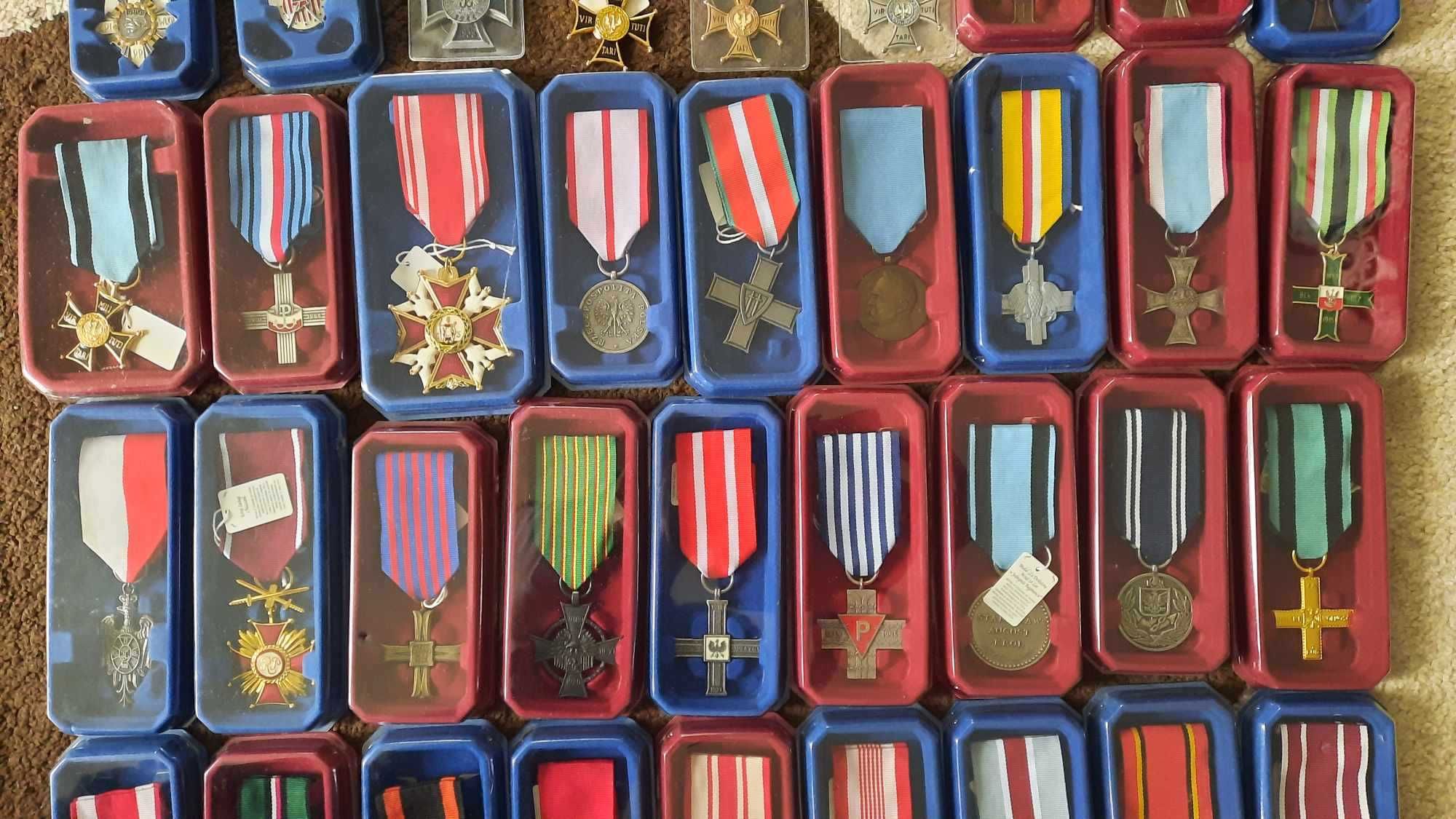 Repliki medali odzaczeń wojskowych Polska 73 sztuki