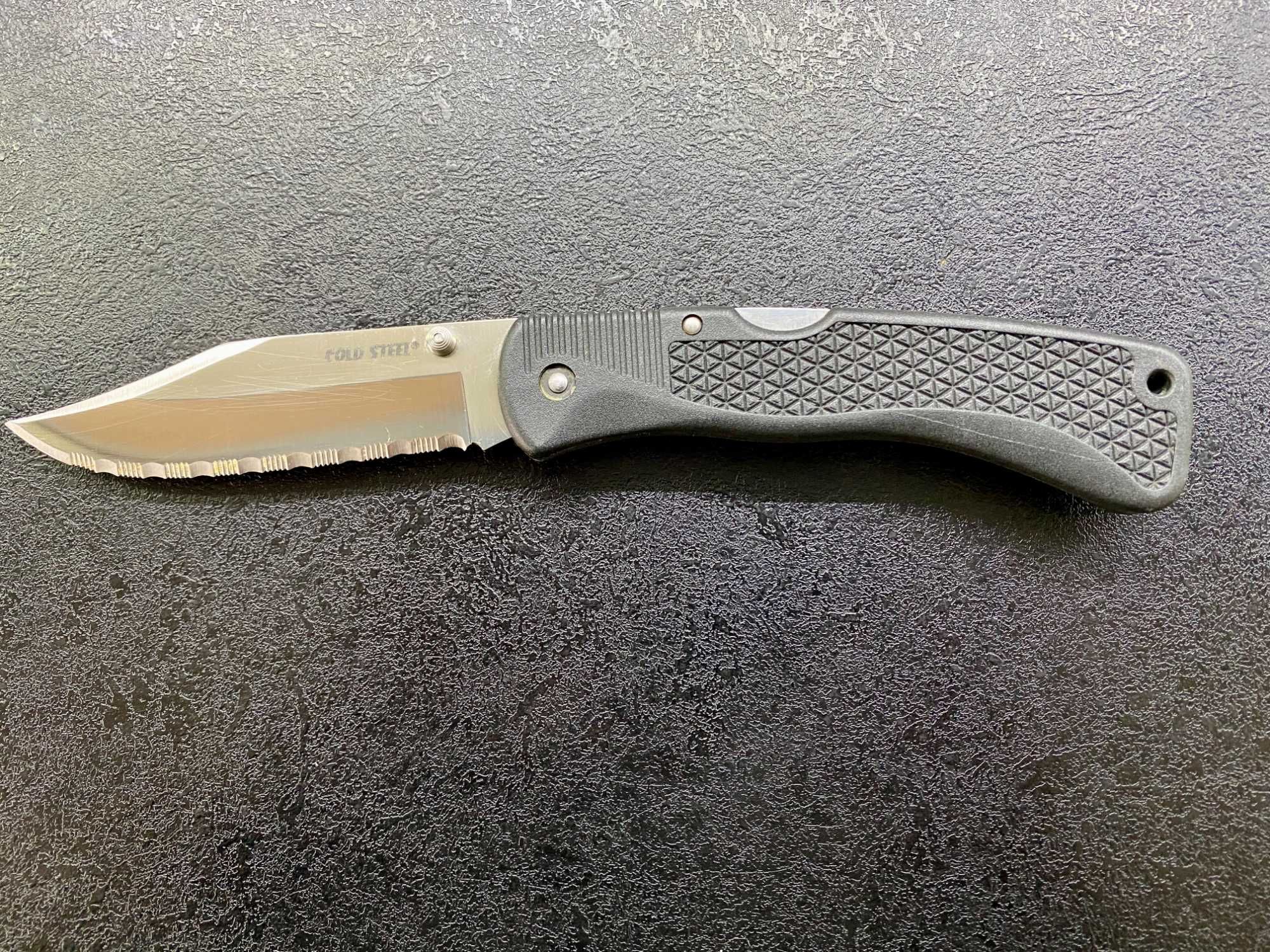 Cold Steel Voyager Large Serrated. Made in Japan