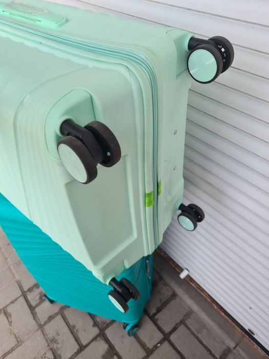 Валіза чемодан поліпропілен пластик