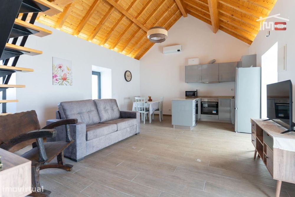 Moradia T2 Recuperada Nova Totalmente Mobilada  Em Atouguia