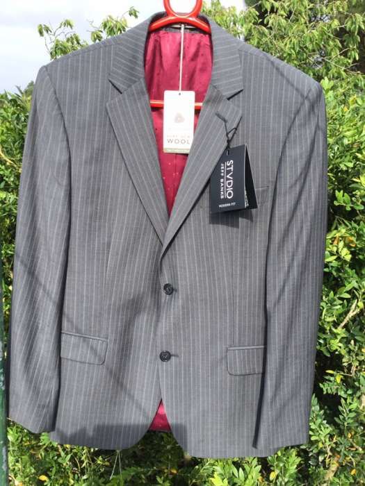 Blazer de homem 50, novo a estrear cinzento com riscas brancas .