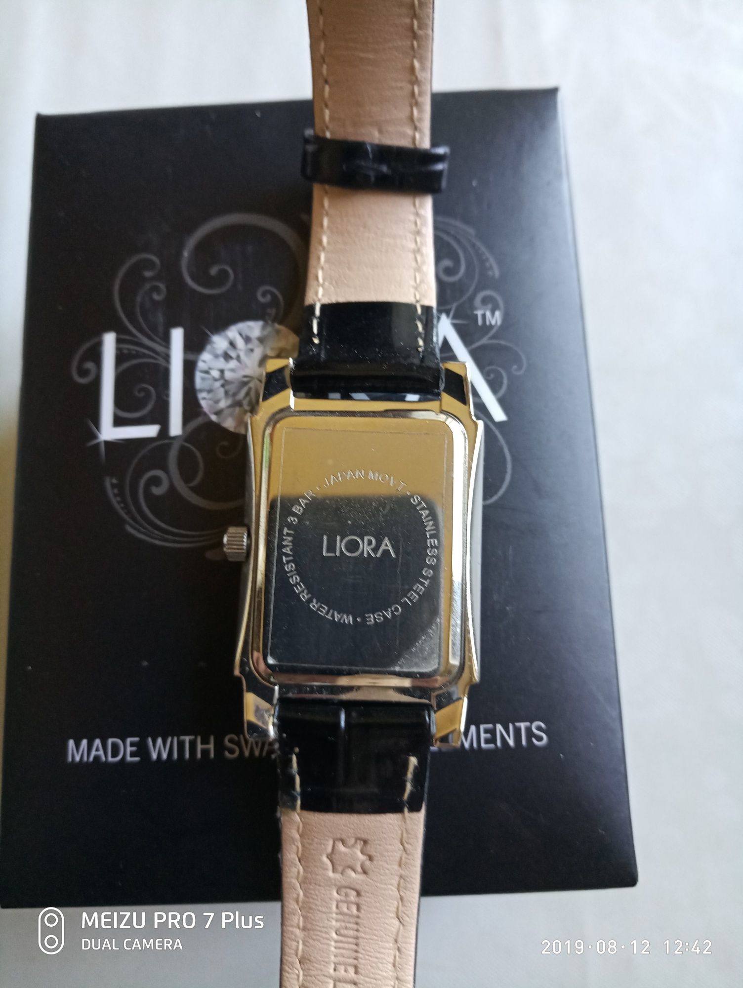 Часы liora swarovski