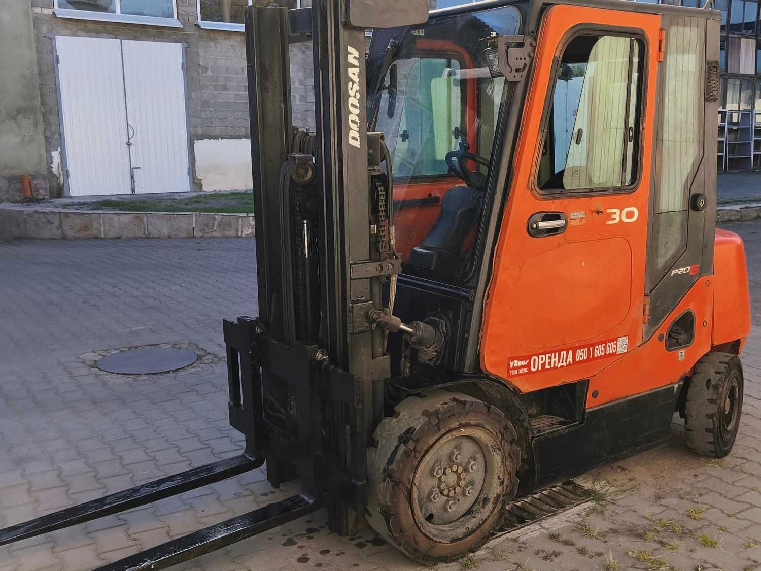 Навантажувач вилковий Doosan D30S-5, Дизельний