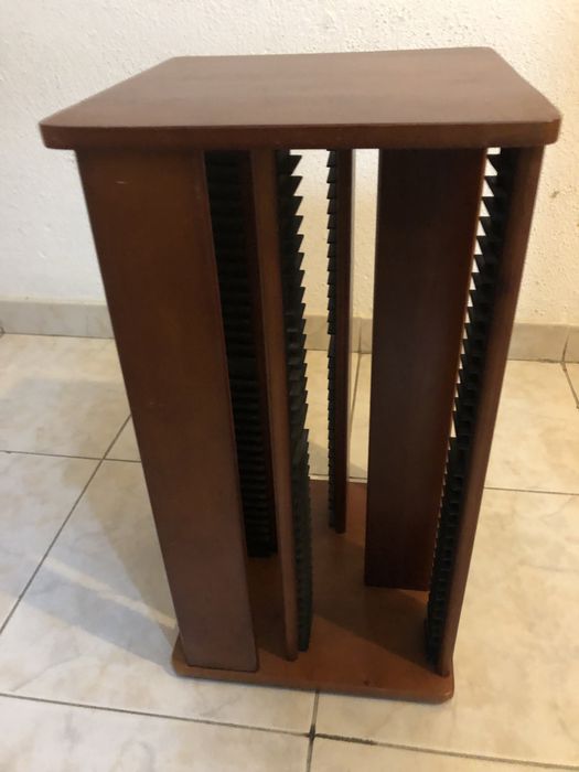 Mesa de cd’s em cerejeira