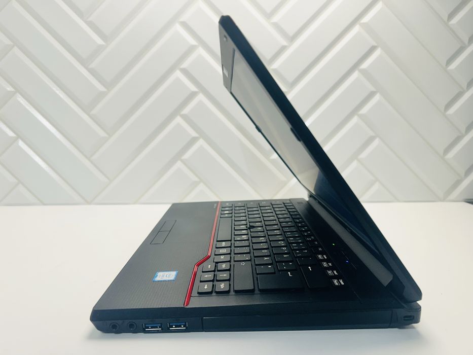 Laptop Fujitsu E546 i3-6gen 8 GB / 128 GB Super Stan ! Warto !