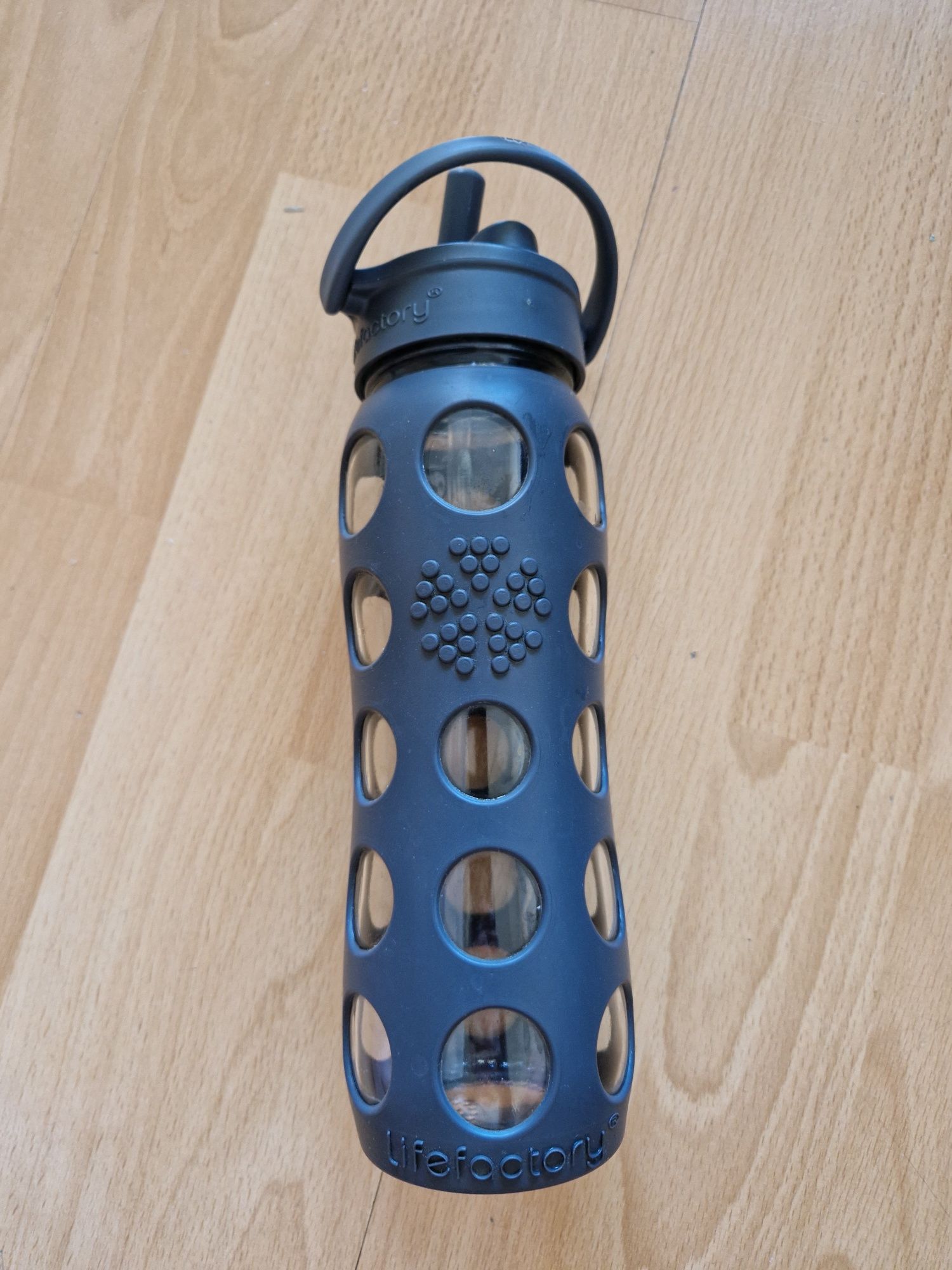 Lifefactory 650 ml carbon czarna szara butelka ze słomką