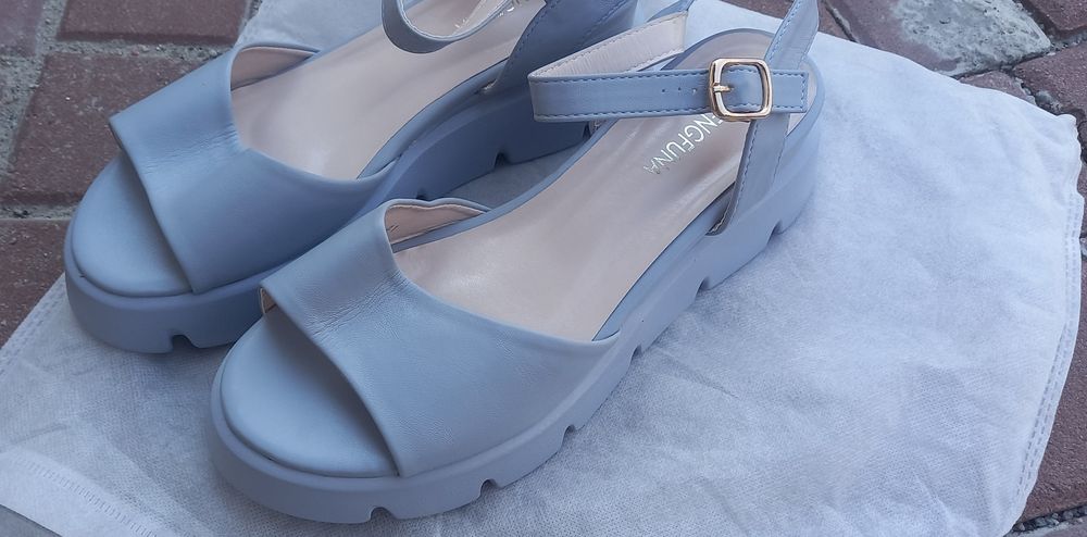 Босоніжки жіночі