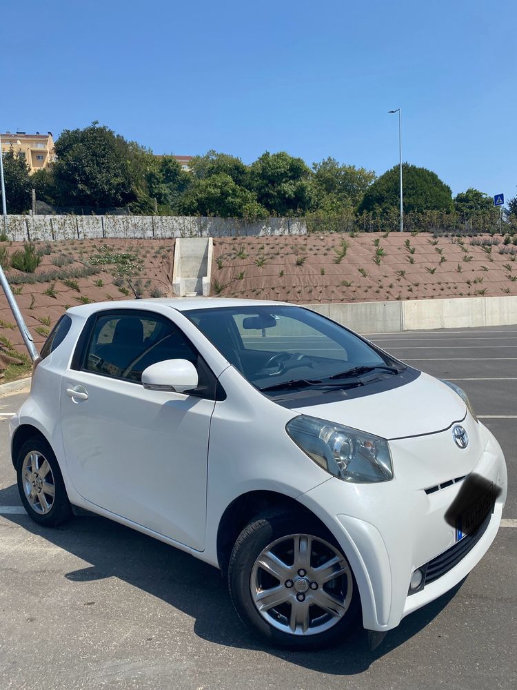 Toyota iQ 1.0 VVT-i 2P - 4 Lugares / Negociável