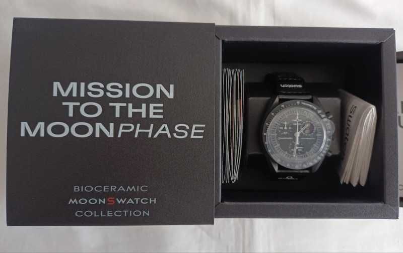 Swatch x Omega Bioceramic Moonswatch Mission To Moonphase Snoopy Black