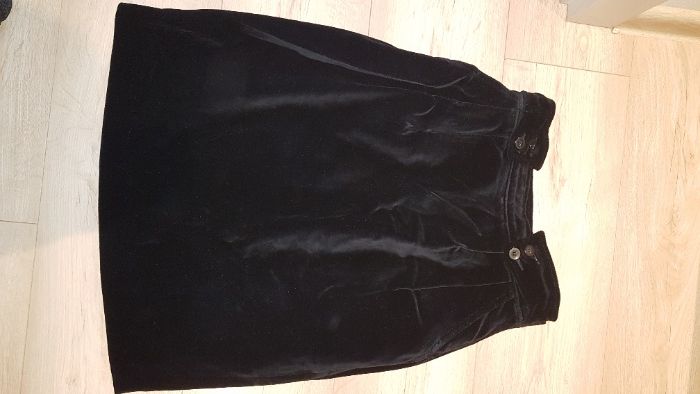 Spódniczka czarna z aksamitu rozm. 36